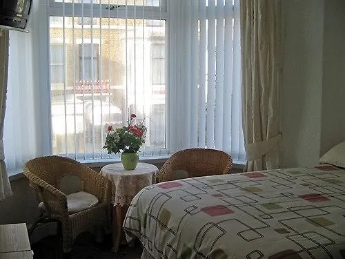Fairhaven Hotel On Woodfield Road Блэкпул